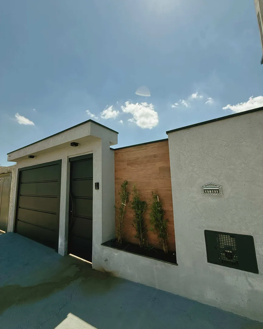 Casa nova à venda no Jardim Aurora.